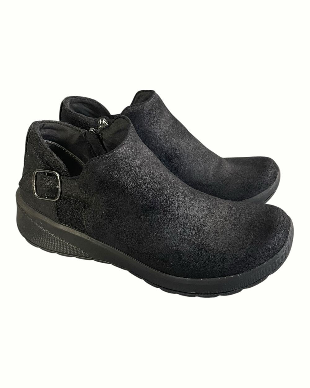 Bzees Women’s Size 8M Black Get Going Lightweight Ankle Booties